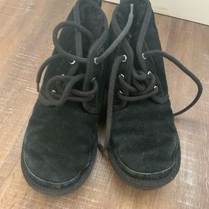 Big girls size 2 black Neumal Ugg’s